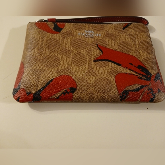 Coach NWT Tan Wristlet with Large Pink Bows - Picture 6 of 7